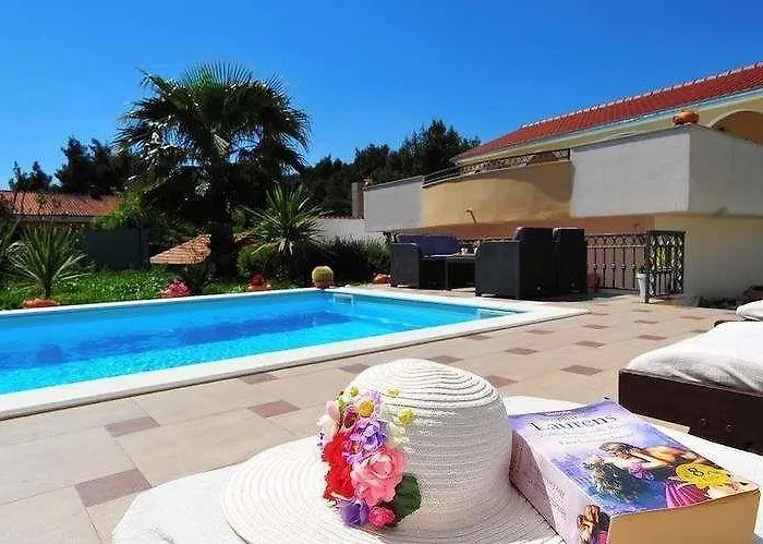 Villa Vanilla With Heated Pool