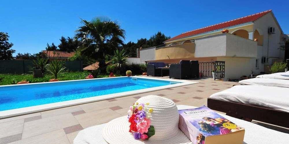 Vanilla With Heated Pool Apartment