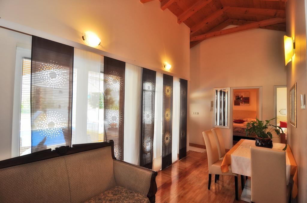 Vanilla With Heated Pool Apartment *