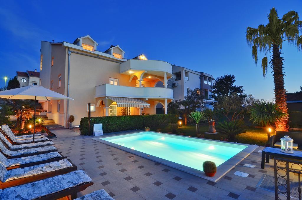 Vanilla With Heated Pool Apartment Zadar