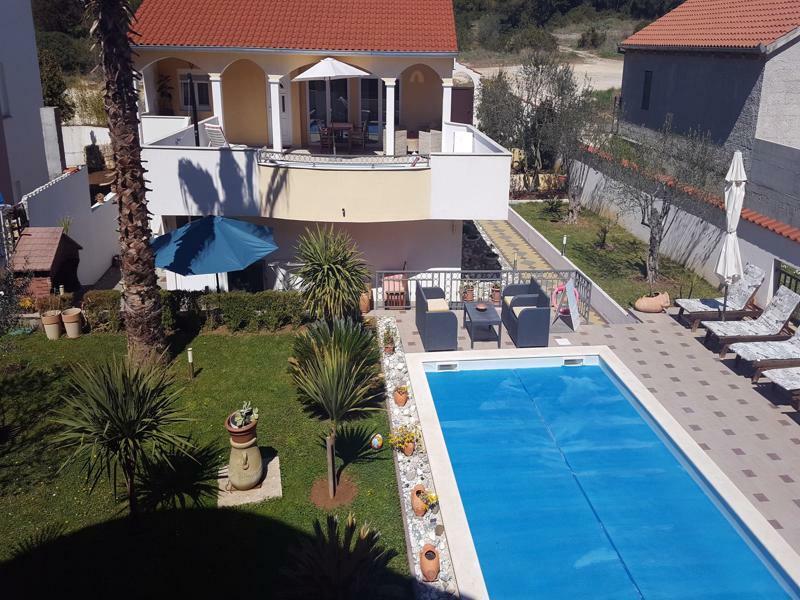 Vanilla With Heated Pool Apartment *