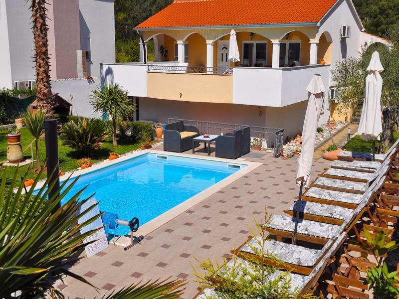 Vanilla With Heated Pool Apartment Zadar