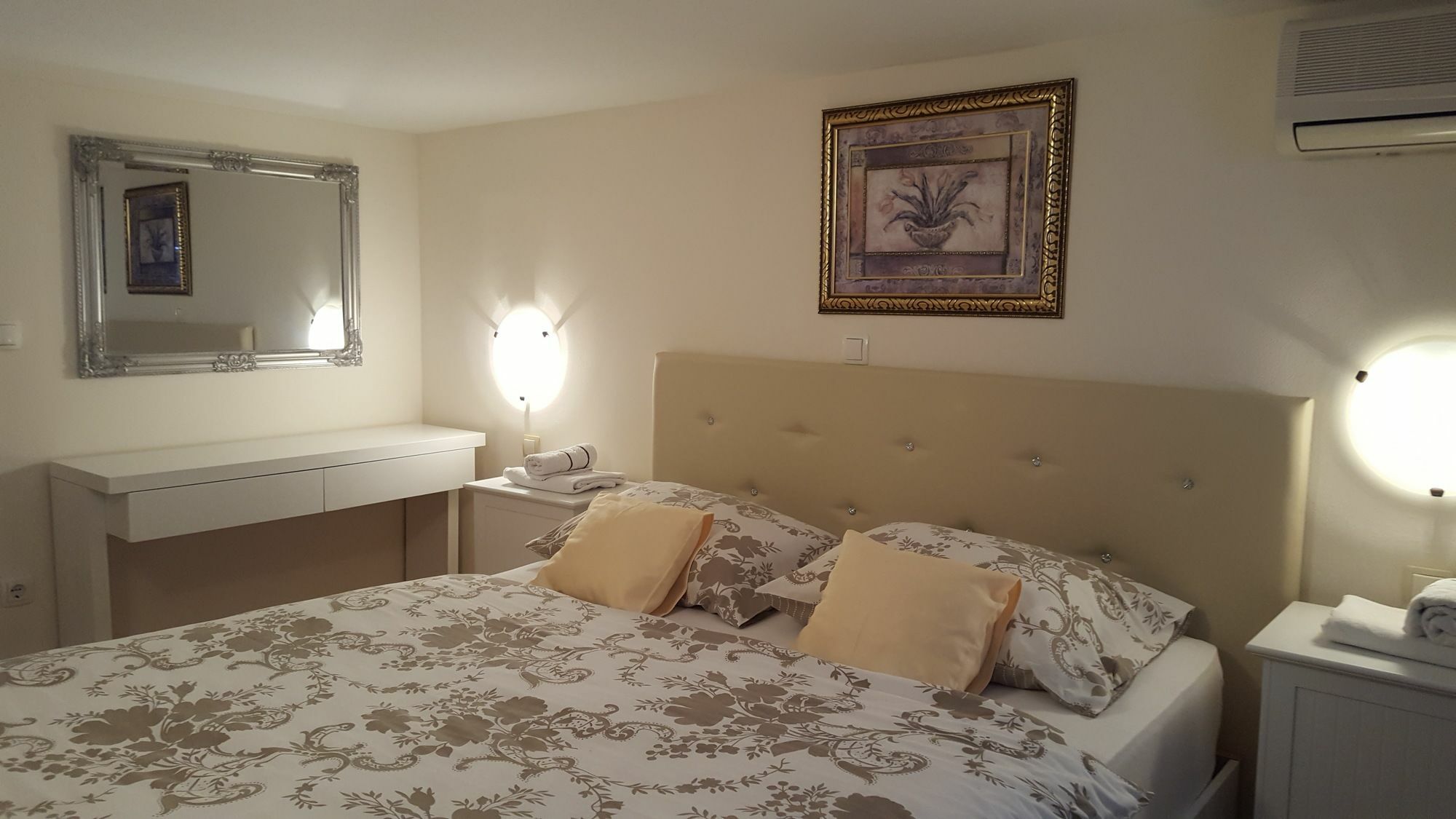 Vanilla With Heated Pool Apartment