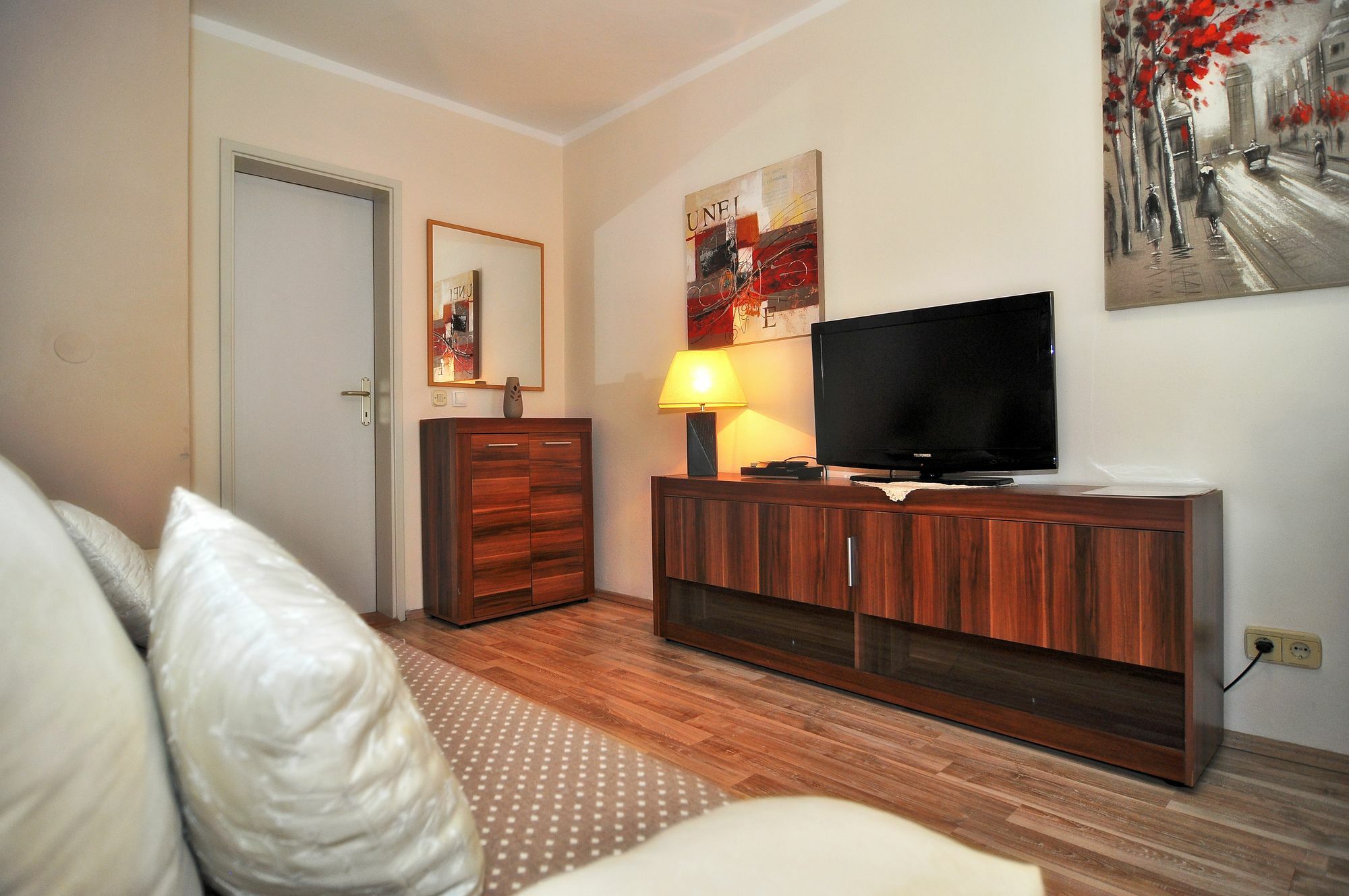 Vanilla With Heated Pool Apartment